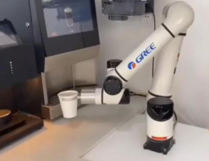 格力“咖啡机器人”曝光：一次接2杯 还支持拉花