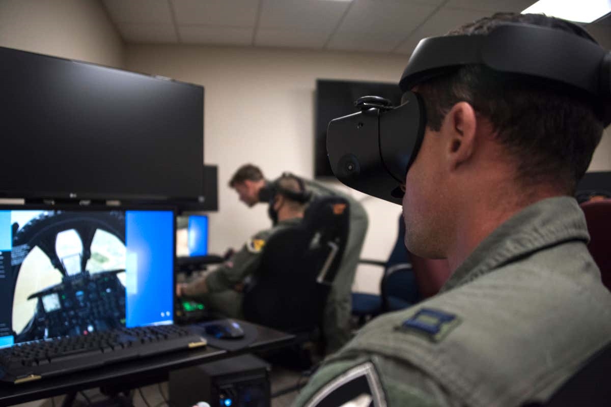 飞行模拟游戏+民用VR头戴装置就能培训飞行员？