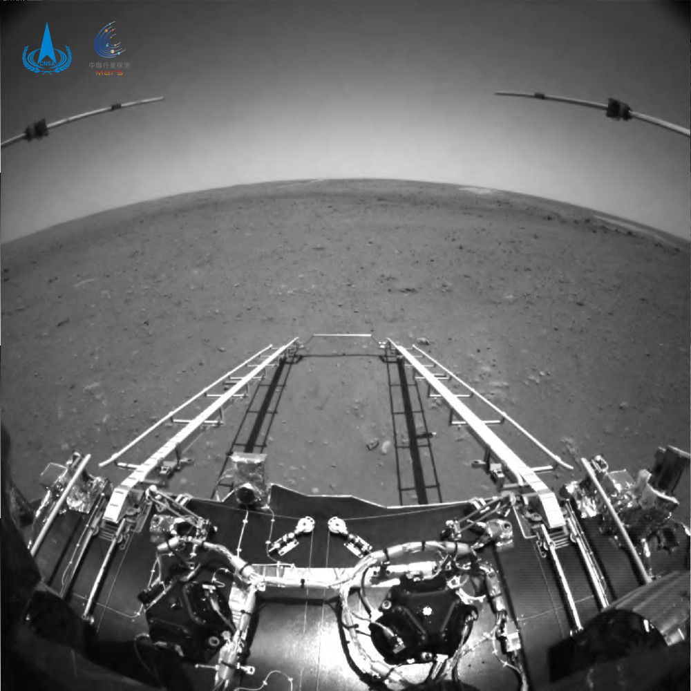 美航天局局长祝贺祝融号火星车传回影像