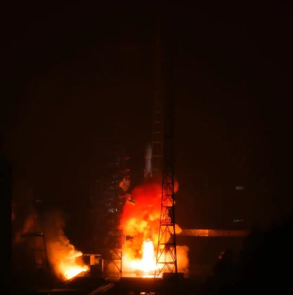 中国天链一号05星发射成功：开创我国天基测控和数据传输新纪元