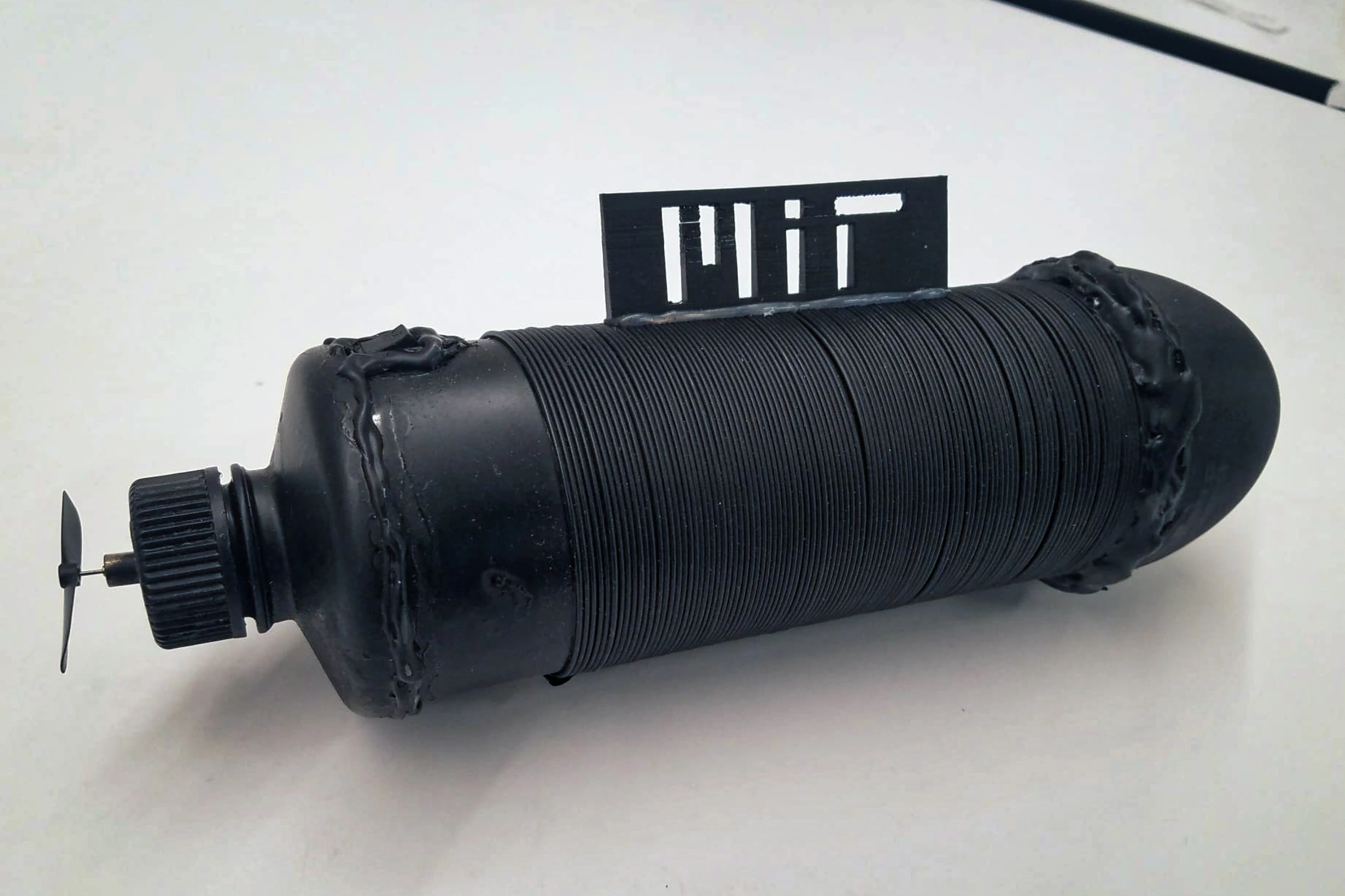 MIT打造出世界上最长的柔性纤维电池：未来或可做到1000米