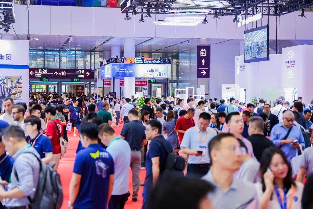 9号馆人多图.jpg